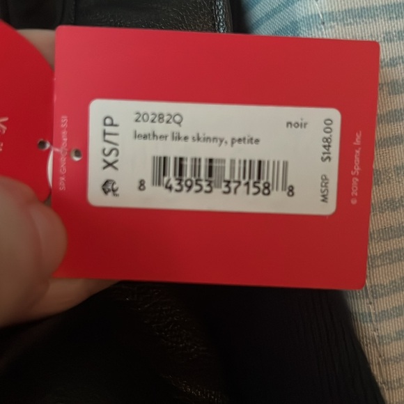 NWT Spanx Leather-Like Ankle Skinny Pant (slight imperfection on back seam) - Picture 4 of 9